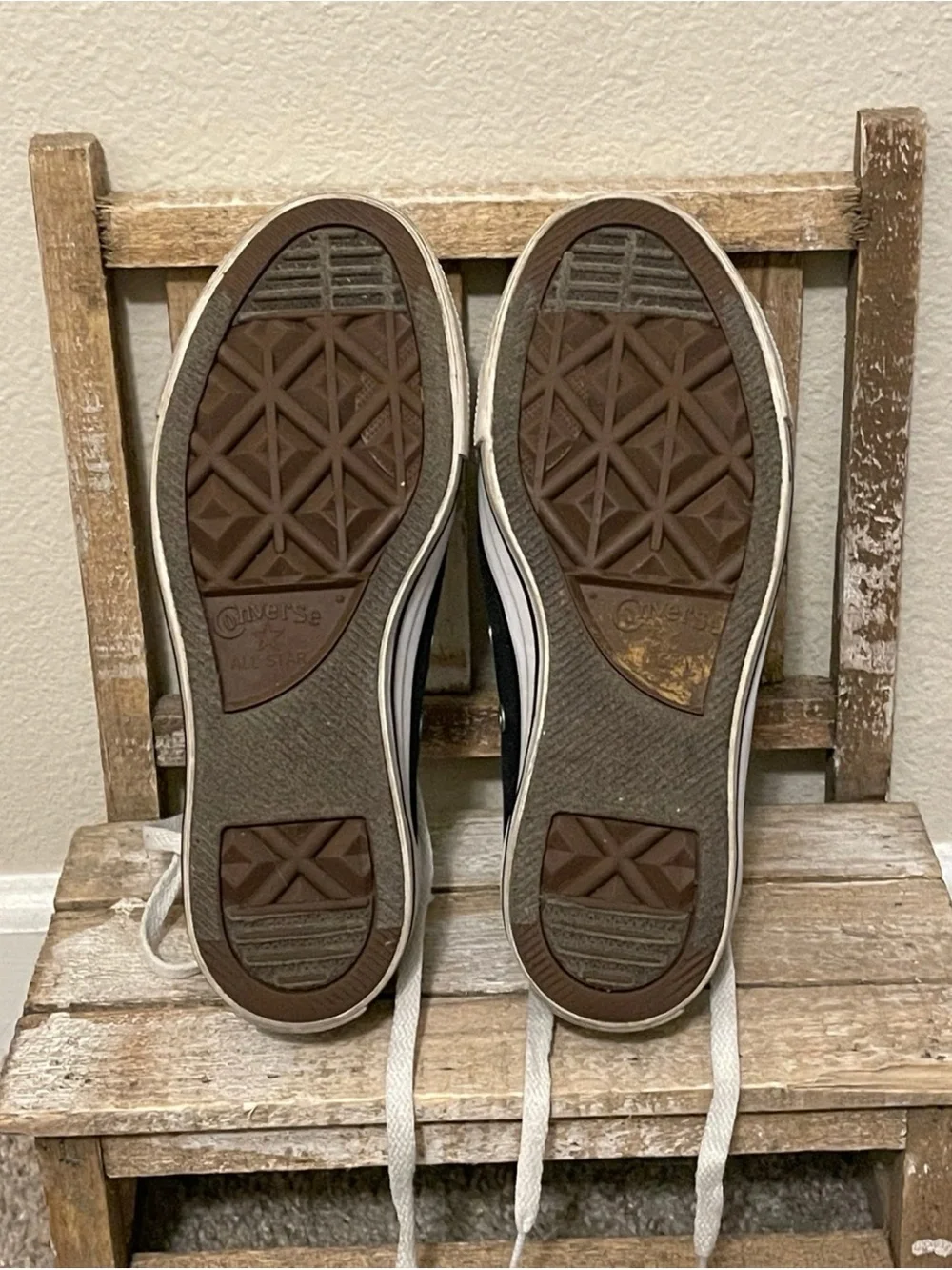 Converse All Star Classic Low Top Sneakers Women’s Size 6 - Picture 3 of 12